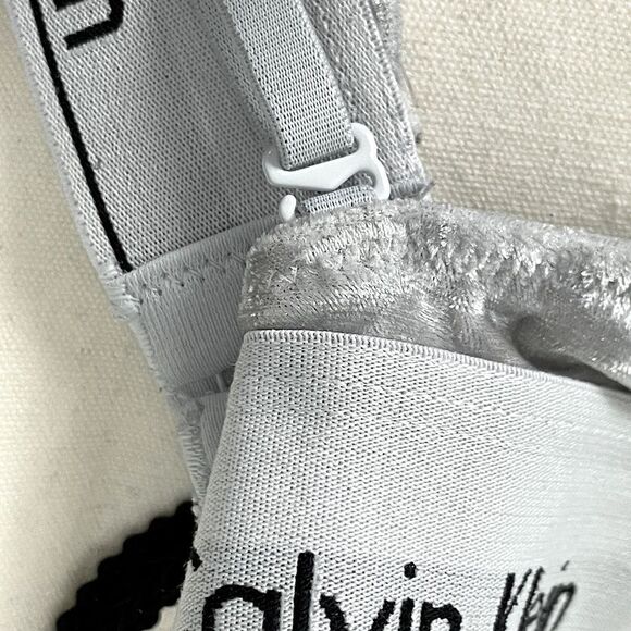 Calvin Klein, Gray, Crushed Velvet, Light-Support, Lined Bra. Size Medium. - Picture 4 of 5